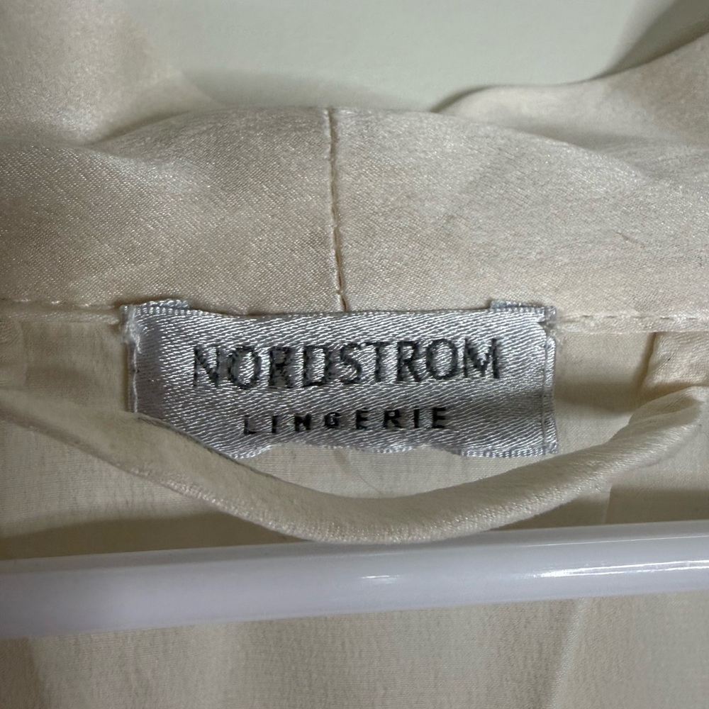 Women’s Elegant Cream Silk Robe and Slip Set, size 1X - Picture 10 of 13